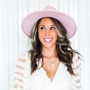 Meet your Posher, Brooke